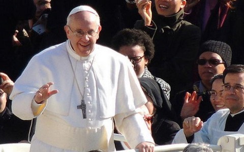 Giáo hoàng Francis rửa chân cho các tù nhân