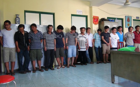 Bắt 3 ổ cá độ bóng đá núp bóng quán cà phê