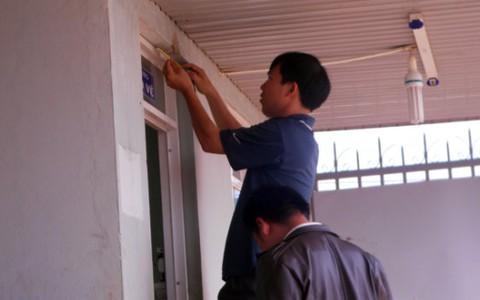 Dân quân, công an xã dùng tiểu liên đi bắt người