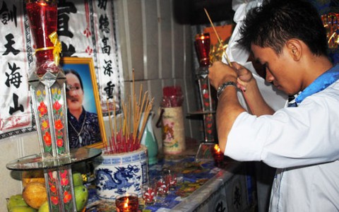 Người mẹ tự vẫn vì chồng con: "Chính quyền địa phương có lỗi"