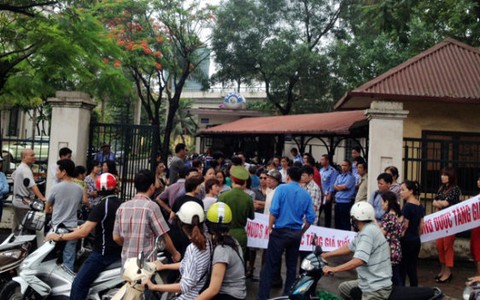 Tiểu thương phản đối doanh nghiệp tăng giá thuê kiôt