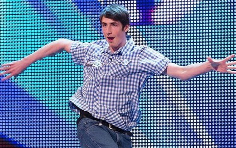 Britain's Got Talent sốc với hai thí sinh nam giả gái hát tuyệt hay