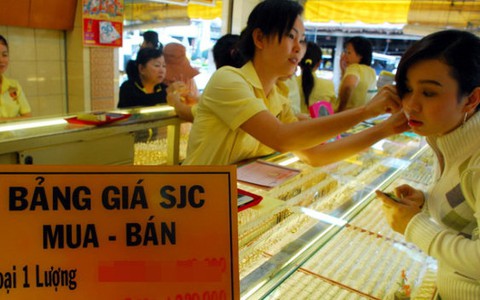 Ai lợi từ chênh lệch giá vàng trong nước - thế giới?
