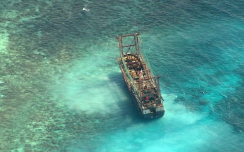 Tàu Trung Quốc phá hủy 4.000 mét vuông san hô Philippines