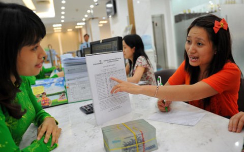 Lãi suất huy động giảm: Người gửi băn khoăn, bên vay không vội mừng