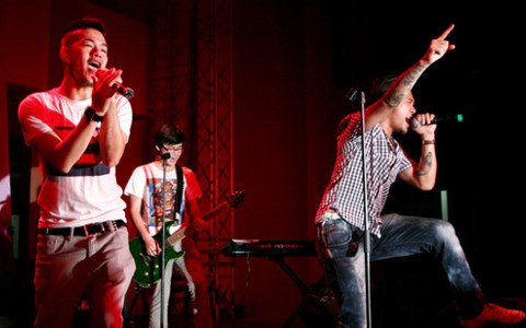 Rock trẻ gắng gượng giữ nhiệt