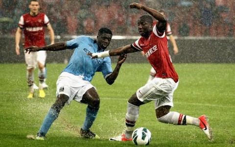 Kolo Toure gia nhập Liverpool
