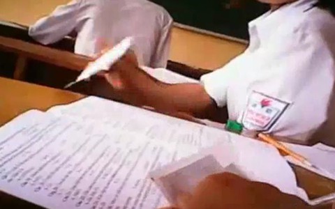 Thí sinh mang máy quay phim vào phòng thi: căng thẳng trăm bề