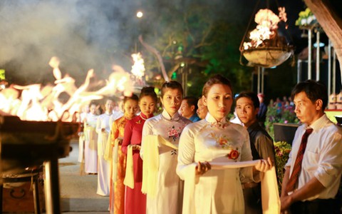 "Mở cửa" Con đường lửa trên bờ biển Nha Trang