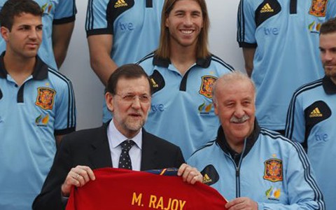 Cần cúp Euro 2012 để vượt qua khủng hoảng