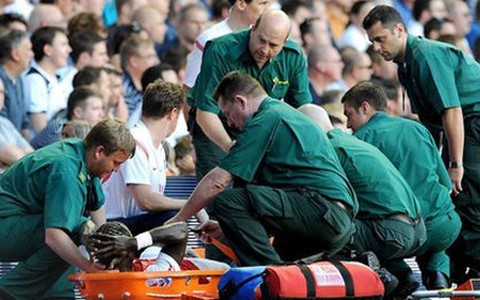 Hậu vệ Sagna nghỉ 3 tháng vì gãy chân