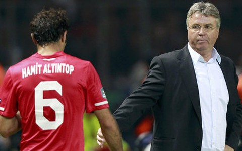 HLV Hiddink chia tay tuyển Thổ Nhĩ Kỳ?