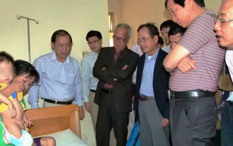 Hỗ trợ bé trai bị cắt nhầm bàng quang 230 triệu đồng