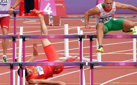 Lưu Tường ngã ở ngay rào đầu tiên