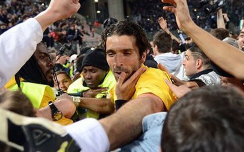 Inter níu Milan để Juve về đích