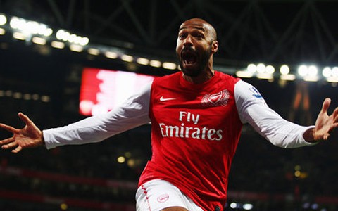 Henry tái xuất thành công, Arsenal đi tiếp