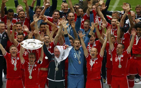 Bayern tưng bừng đón Đĩa bạc