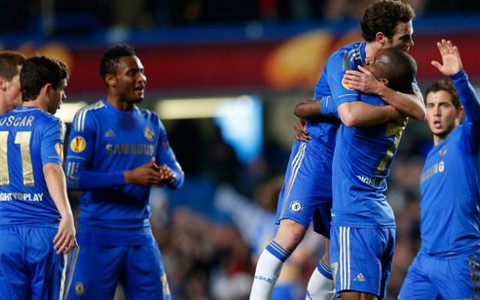 Lấy công bù thủ, Chelsea loại S.Bucarest
