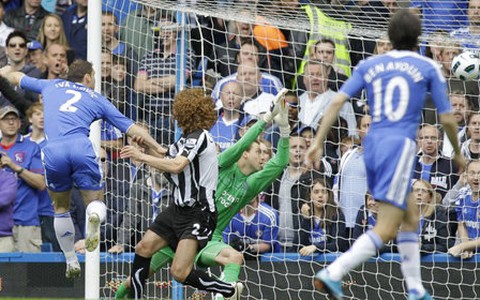 Chelsea giành ngôi Á quân, West Ham xuống hạng