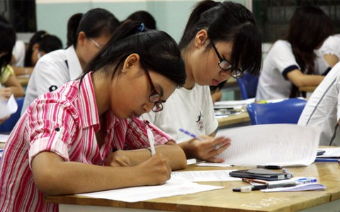 Thấy con học bài thi khuya tôi xót quá!