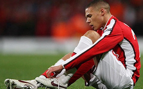 Bão chấn thương hoành hành Arsenal