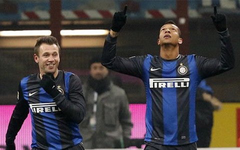 Dự bị Guarin tỏa sáng đưa Inter vào tứ kết