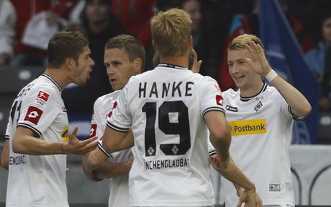 M'gladbach "hủy diệt" Bremen