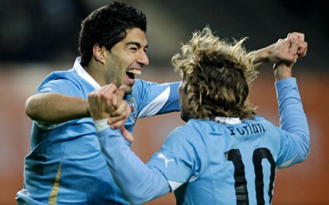 Suarez đưa Uruguay vào chung kết