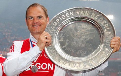 HLV De Boer gia hạn hợp đồng với Ajax