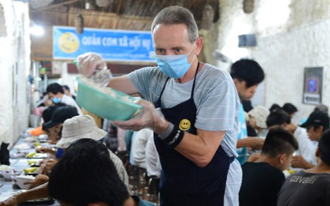 Người Mỹ ở quán Nụ Cười