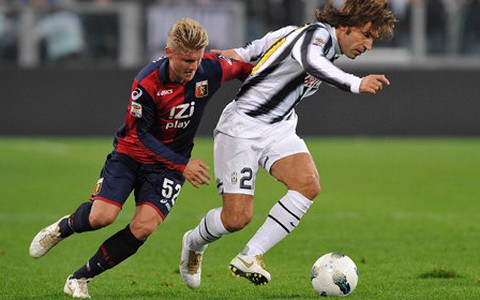 Juventus đánh rơi chiến thắng trước Genoa