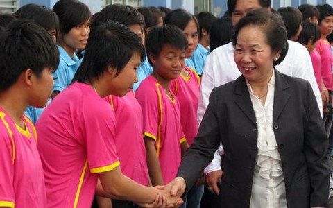 Phó chủ tịch nước thăm tuyển nữ bóng đá TP.HCM
