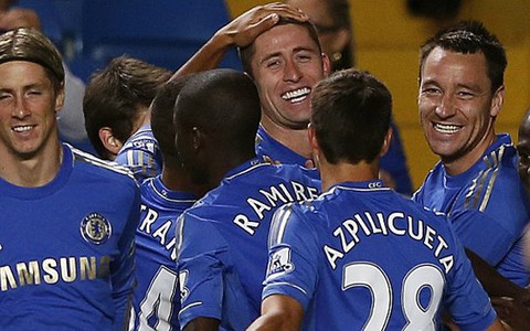 Chelsea dễ dàng đi tiếp, Man City thành khán giả