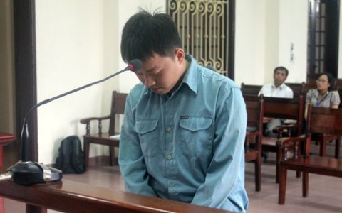 Tiếp tục hoãn phiên tòa nguyên thượng sĩ công an dâm ô trẻ em