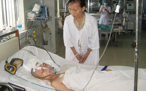 Cô bé nghèo dang dở ước mơ vào đại học