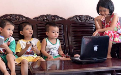 Hai bé bị đâm ở chung cư đã xuất viện