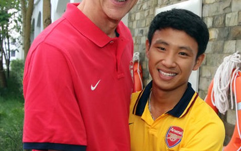 Arsenal mời Vũ Xuân Tiến đi Anh