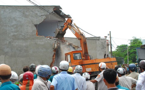 Điều tra việc chung chi xây nhà không phép
