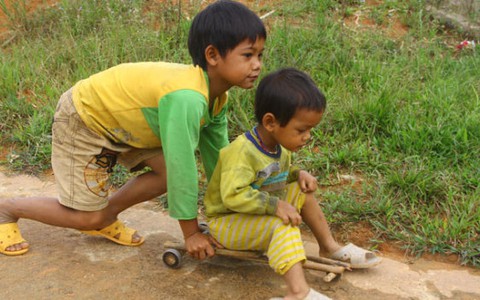Xe bi của trẻ con Giẻ Triêng
