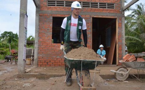 36 giờ và 25 ngôi nhà mới