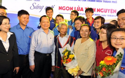 Đêm hội Sáng mãi ngọn lửa tình nguyện: đi để... trưởng thành!