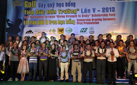 4,5 tỉ đồng từ giải golf gây quỹ "Tiếp sức đến trường"