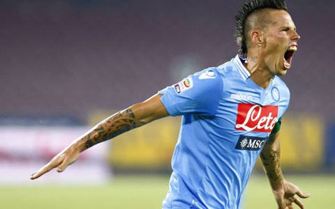 Napoli đại thắng ngày khai mạc