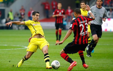 Mkhitaryan khai hỏa, đưa Dortmund lên đầu bảng