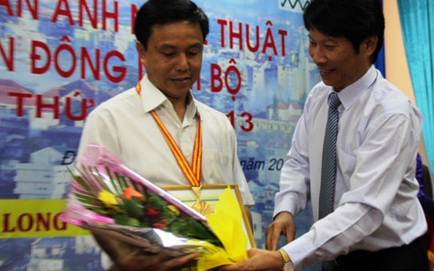 Thu hoạch yến đoạt HCV cuộc thi ảnh Đông Nam Bộ lần 21