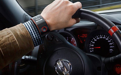 Đồng hồ thông minh Nissan kết nối người lái và xe hơi