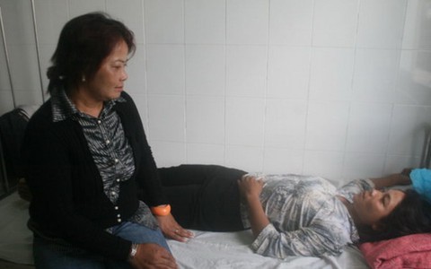 Lật xe công nông chở công nhân, 1 người chết, gần 20 bị thương