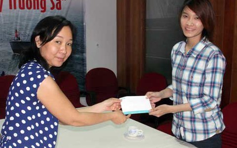 Trao 13 triệu đồng cho Hoàng Hà Giang