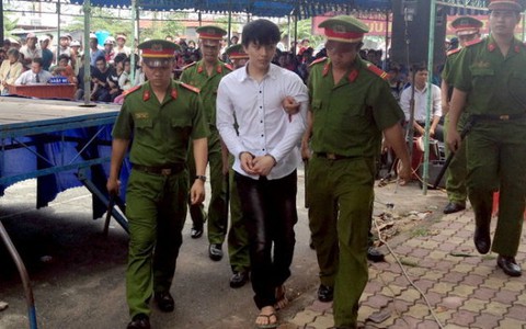 Đâm chết người để đòi bồi thường viện phí: 18 năm tù