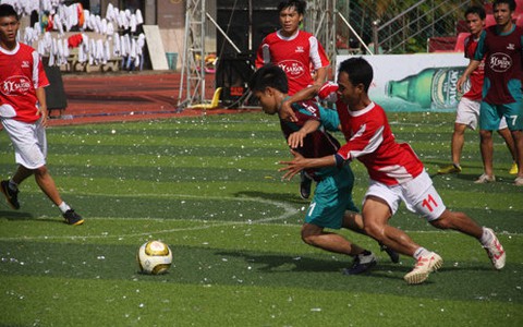 Đổi đời nhờ đá “phủi”